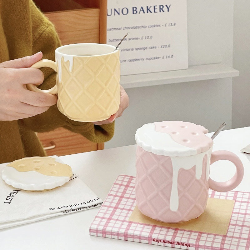 Ceramic Coffee Mug with Lid and Spoon - Cookie Design